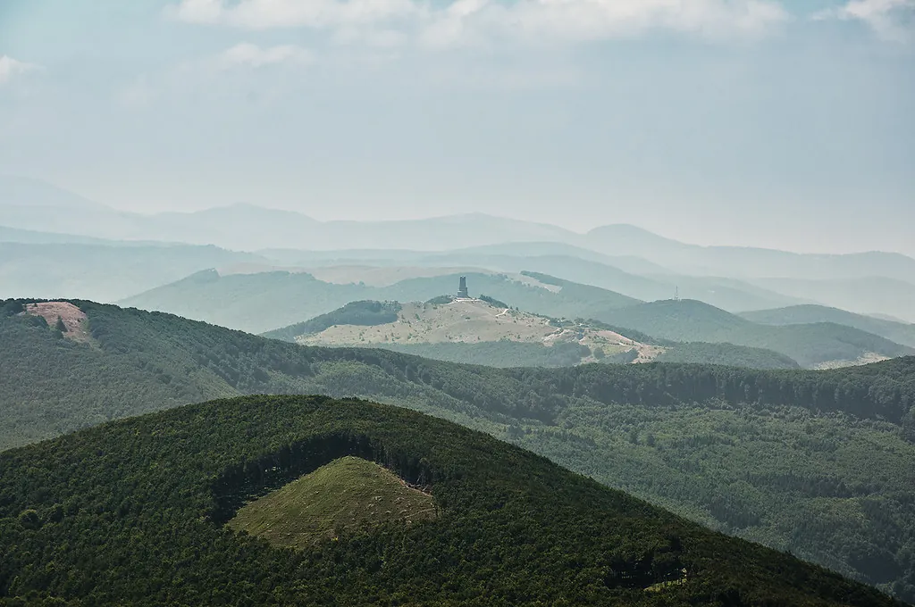 Θέα προς τη Σίπκα από το Μπουζλούντζα